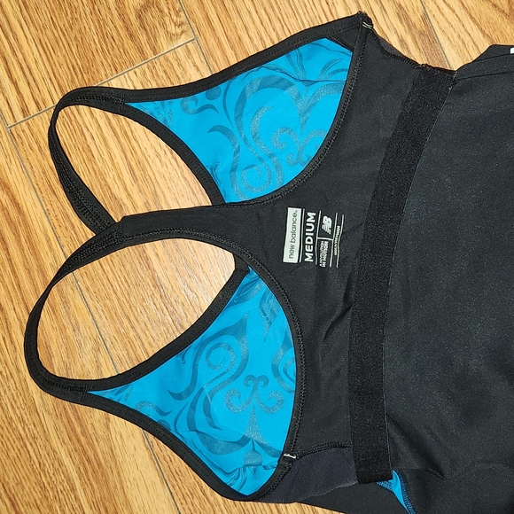 New balance woman tank size medium - Picture 5 of 5